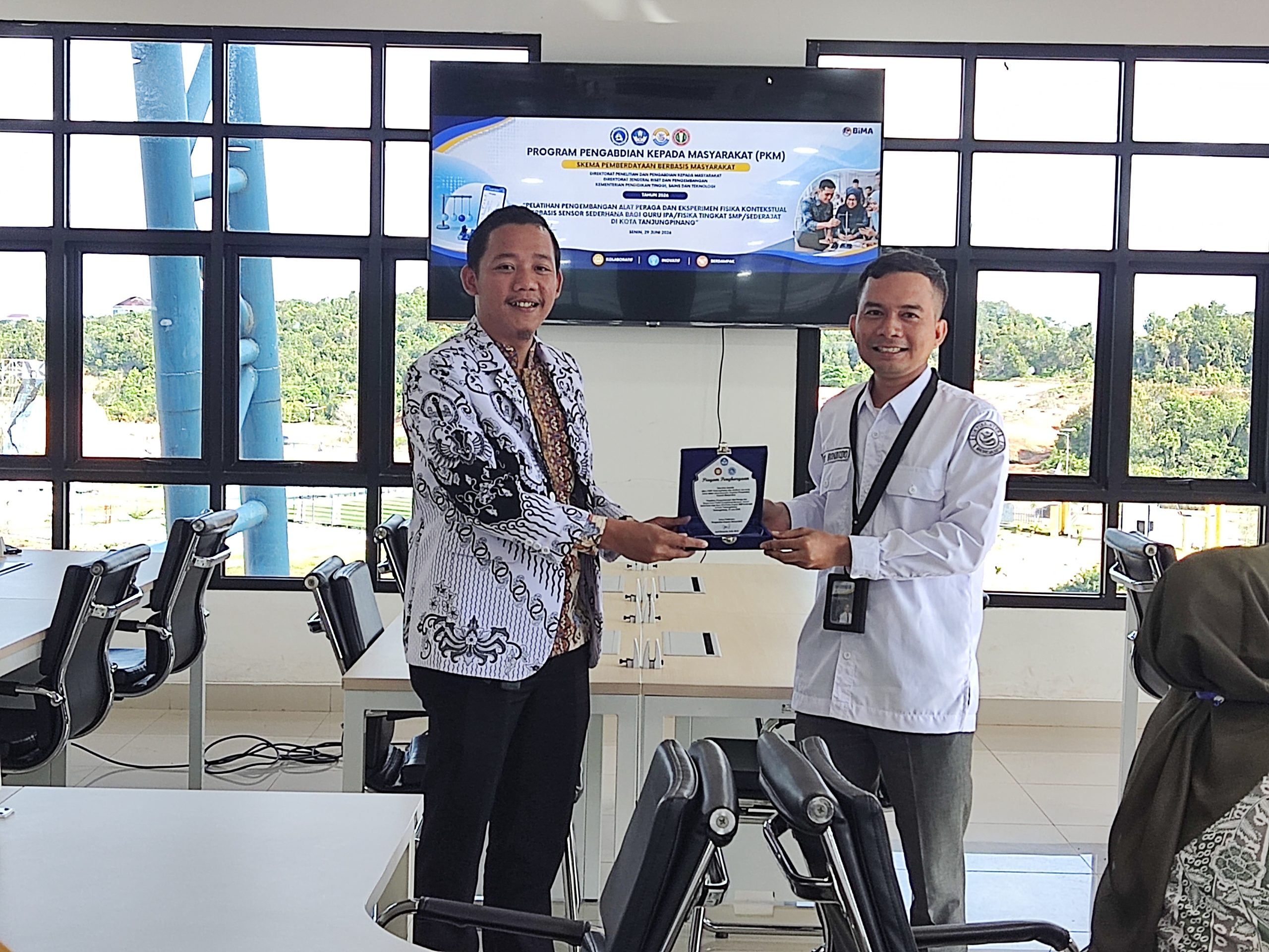 Doli Bonardo bersama mitra PGRI Kota Tanjungpinang