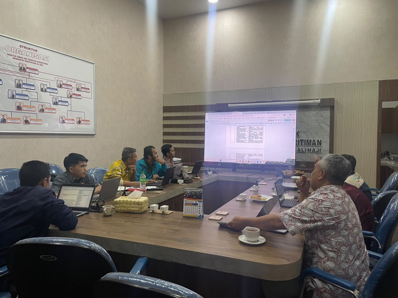 Dosen Program Studi Teknik Elektro dalam Rapat Program Studi